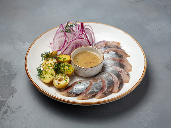 Сельдь с молодым картофелем