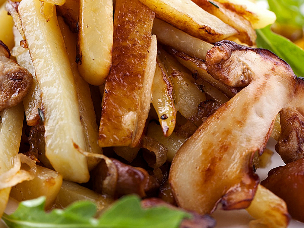 Картофель жареный с грибами и луком